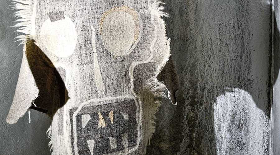 Textilarbeit von  Daniel Costa  (Foto Gianni Bodini)