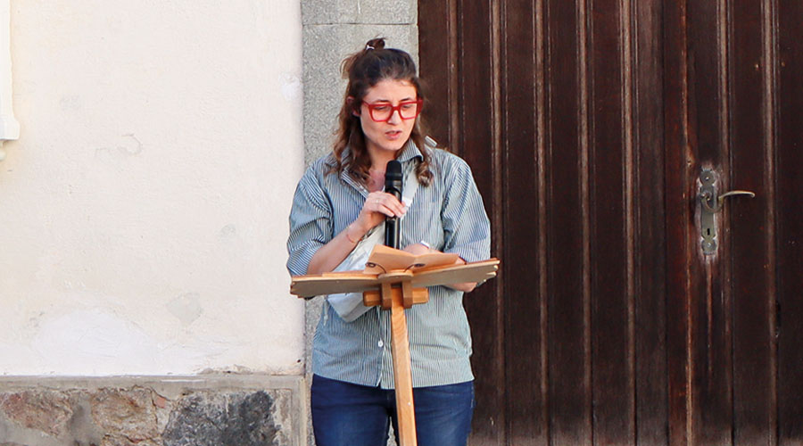 Künstlerin  Julia Frank  aus Laatsch stellt ihr Werk vor