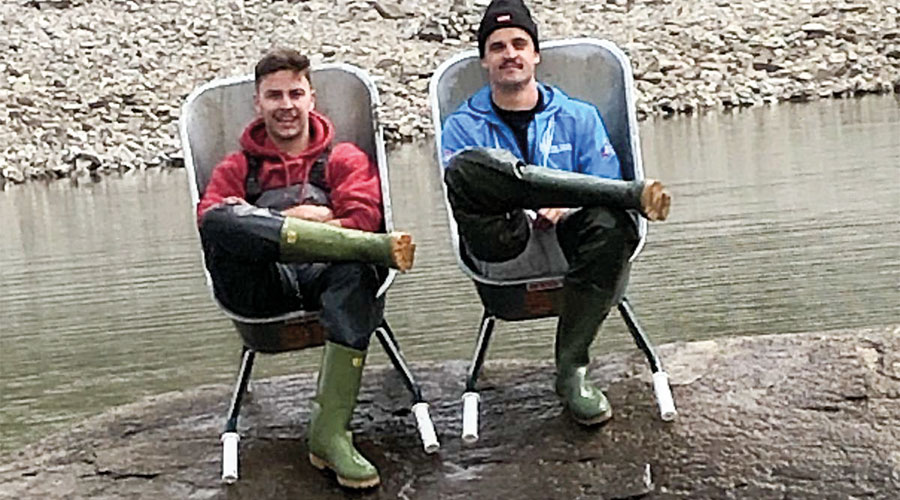 Arbeitspause im „Strandkorb“: v. l. Jannick Patscheider und Björn Angerer