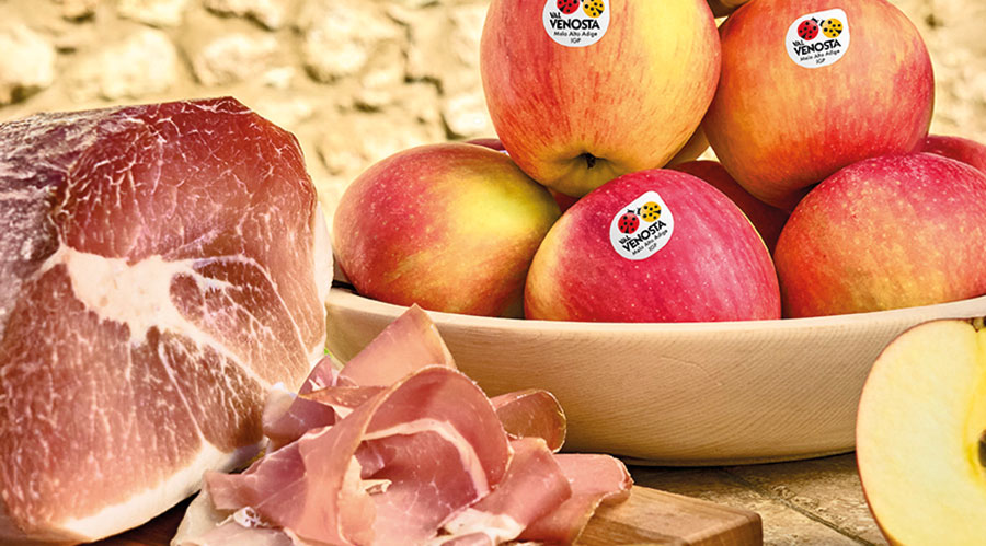 Applepairing: Golden Delicious mit Pecorino Romano und Pinova mit Prosciutto Norcia – traditionelle Genusskombinationen neu inszeniert.