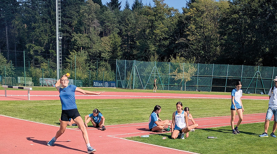  Emma Gruber beim Ballwurf