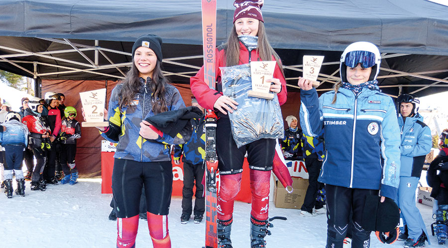 Rund 80 Kinder mehr als im Vorjahr nahmen am Skirennen teil. Anna Lena Thurner (Bildmitte) siegte vor Eva Sagmeister (links) und Chiara Wiedenhofer (rechts).