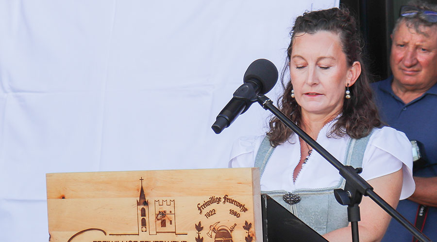« 365 Tage im Jahr, 24 Stunden, ehrenamtlich und freiwillig. Die FF Eyrs wurde 1922 gegründet, ist über 100 Jahre alt und in Notsituationen immer zur Stelle. Referentin Ulrike Mayr Telser