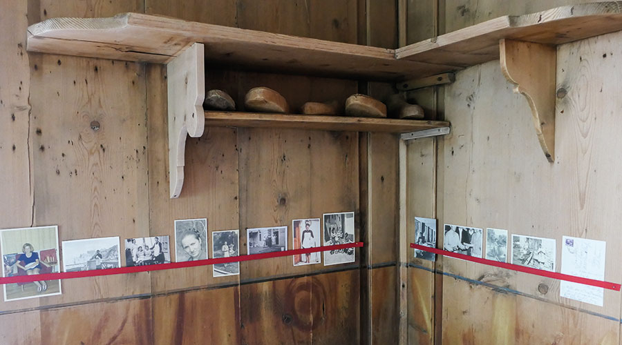 Ausgestellt wurden Fotografien von Stilfser Frauen, zu hören waren mehrere Interviews mit den Frauen, die aus ihrem Leben erzählen. 
