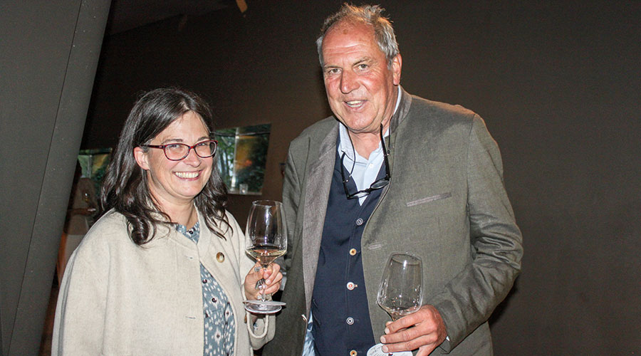 archeoParc-Direktorin Johanna Nieder-kofler und Gastronom Paul Grüner.