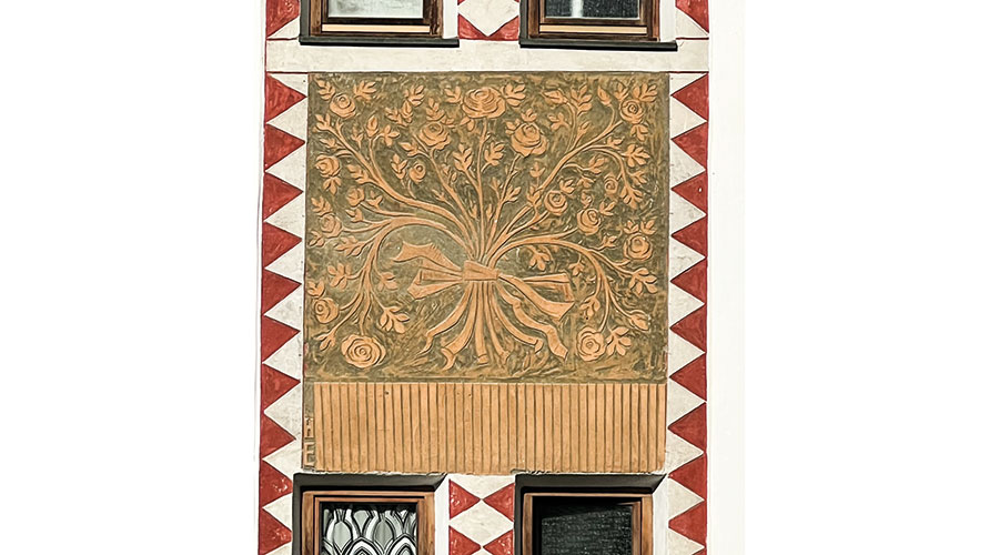 Das Sgraffito mit den roten Rosen