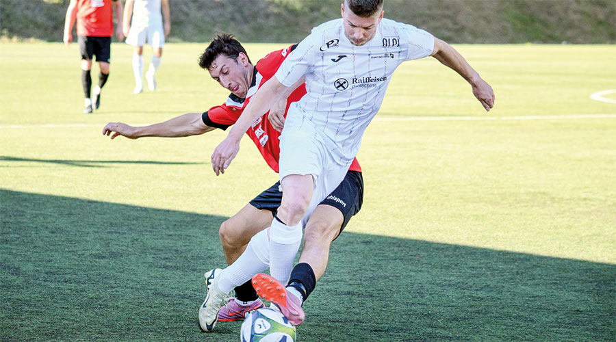 Armin Rungg (weiß) und die Partschinser sind auf dem Vormarsch