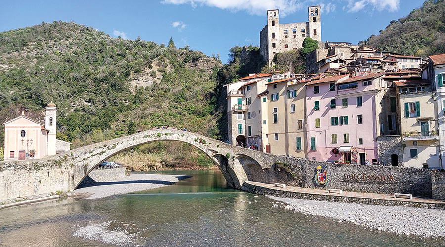 Von Landflucht bedroht: Dolceacqua im ligurischen Nerviatal