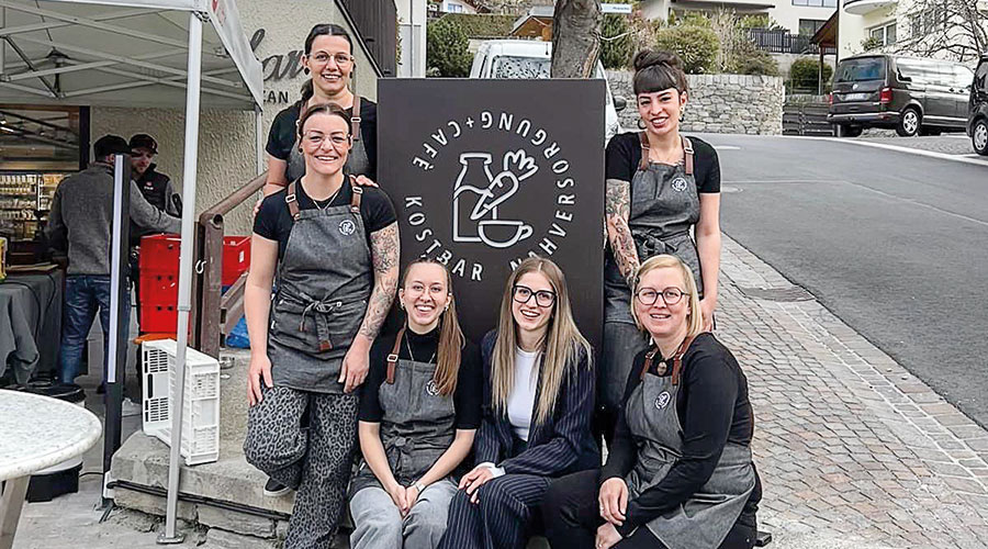 Das Kostbar-Team in Vetzan: v.l.o. Tanja Ratschiller, Kathrin Stecher, Nathalie Pauli, Sarah Oberhofer, Jessica Waldegger und Esther Oberdörfer