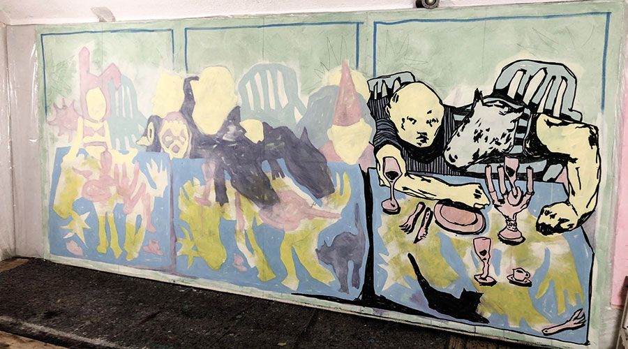 Die (hier im Bild noch unfertige) Tischszene, die bei der bevorstehenden Sommerausstellung im Bunker 23 zu sehen sein wird;