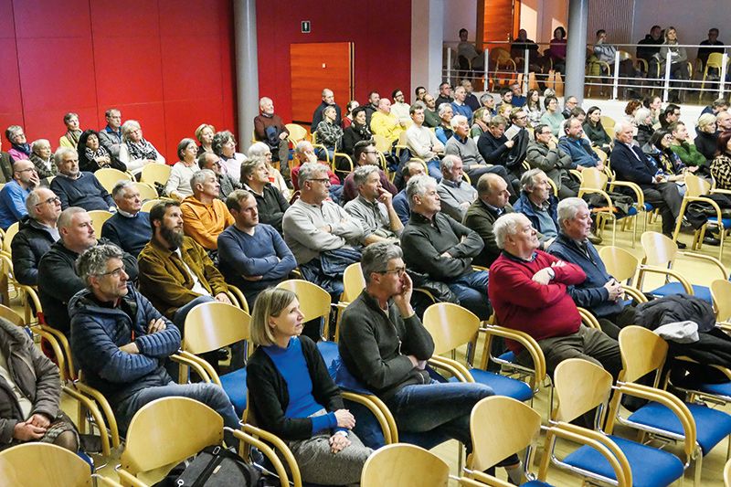 Die Bürgerversammlung war gut besucht, nicht alle hielten bis zum Schluss durch