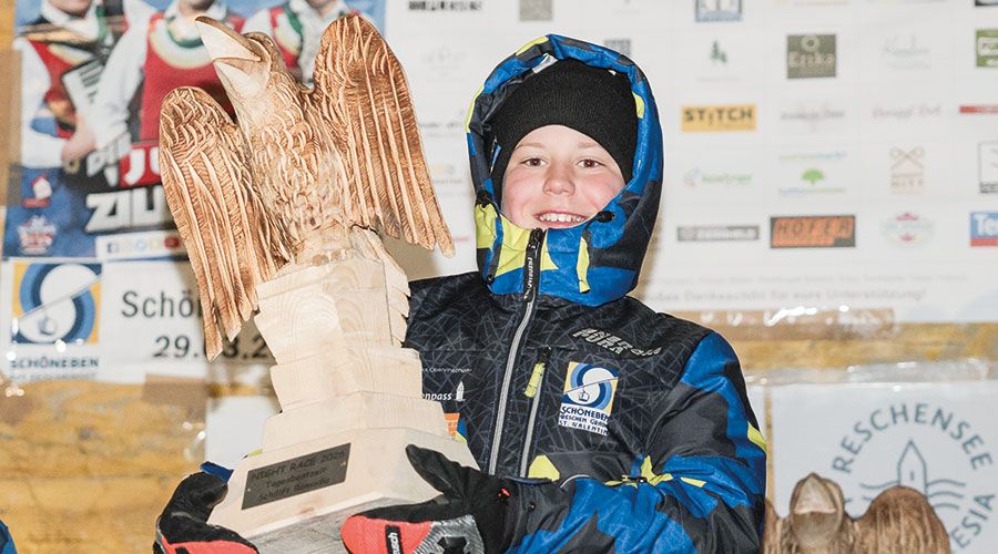 Tagesbestzeit von der Racegruppe Oberland Schöpf Moritz, die geschnitzten „Matscher Roppn“ wurden von Maladitsch Sepp gesponsert.  (Foto: Anja Fritz)