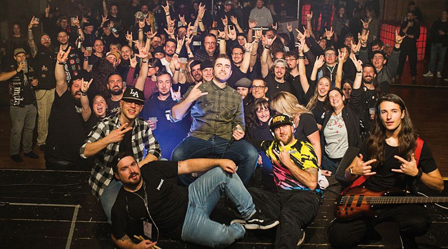 Beim Coira Rock im Kultursaal von Schluderns kamen die Gäste voll auf ihre Kosten. Denn es gibt im Vinschgau  für Jugendliche nur sehr wenige Möglichkeiten zum Feiern