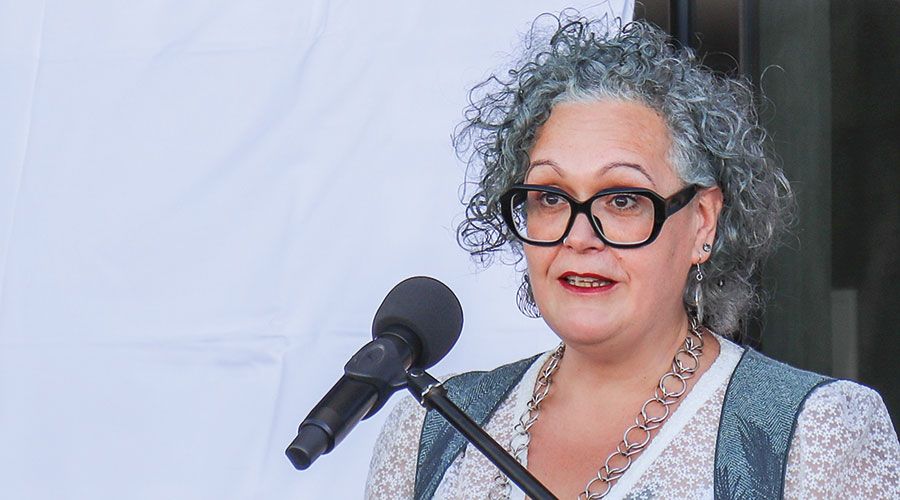« Die neue Feuerwehrhalle ist ein schönes, modernes Gebäude, das seine ganz eigenen Herausforderungen hatte. Das wichtigste Kapital seid ihr, die Feuerwehr. BMin Verena Tröger
