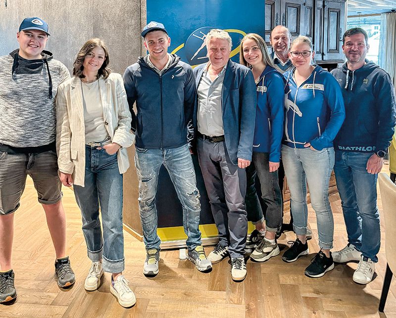 Vertreterinnen und Vertreter der drei Südtiroler Organisationskomitees. Von links: Daniel Wurzer, Katharina Leitgeb, Andreas Klotz, Georg Altstätter, Katharina Fleischmann, Rudi Wieser, Andrea Schwembacher und Lorenz Leitgeb.