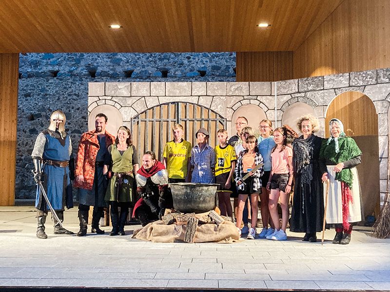 Besonderer Programmpunkt in der Nacht der Kultur: Die „Theaterfreunde Glurns“ erzählten Geschichten aus der mittelalterlichen Stadt - unterstützt von der Schaukampfgruppe „Die Dreschflegel“ 