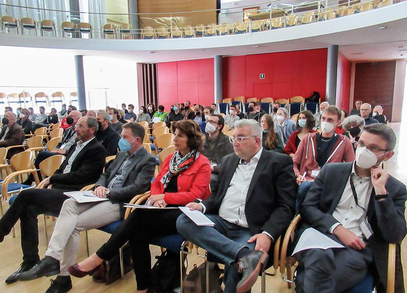 Einleitende Worte sprachen BM Dieter Pinggera, Andreas Tappeiner (Terra Raetica), die LRin Maria Hochgruber Kuenzer, Andreas Hilpold (Alpine Umwelt) und David Gruber (Naturmuseum). Hanspeter Staffler referierte über die Vegetationsentwicklung am Sonnenberg. In weiteren Referaten wurden Einzelaspekte in den verschiedenen Regionen erläutert.