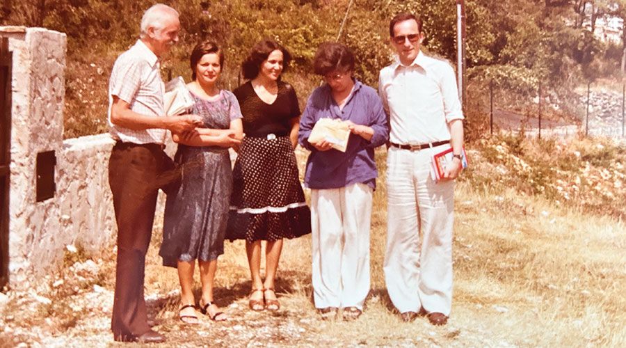 v. l.: Karl Plattner, Christine Alber Waldboth, Paula Alber Cescutti, Marie-Jo Plattner und Marjan Cescutti in Cipières. (Foto: Robert Waldboth)