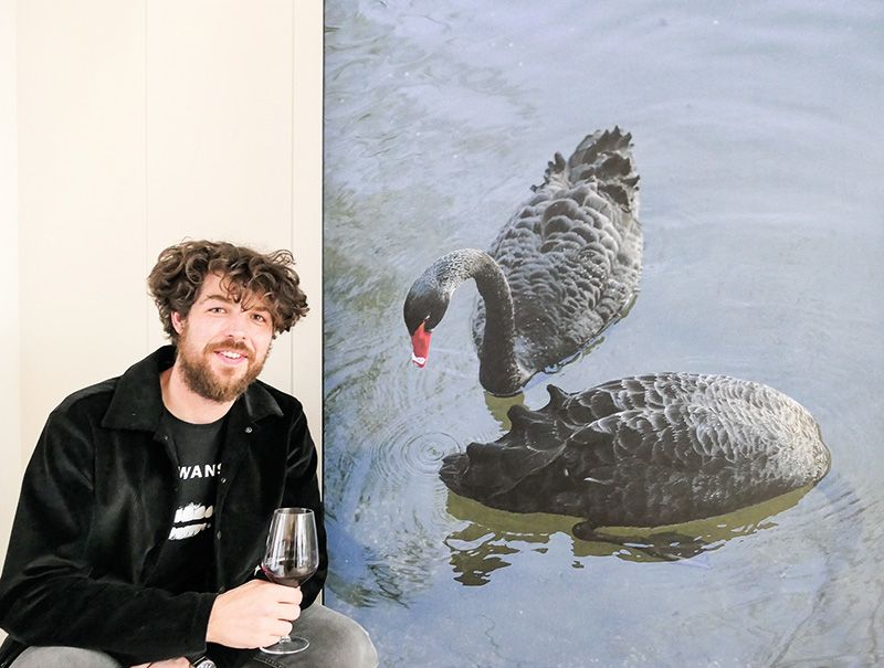 Basis Vinschgau präsentiert im „Schaufenster“ in der Fußgängerzone bis am 26. April Fotografien von Tiberio Sorvillo, kuratiert von Maximilian Pellazzari und Leonardo Cuccia der Galerie Spazio CUT. Öffnungszeiten: Donnerstag von 9 – 12 und von 14 – 19 Uhr und am Freitag von 9 – 12 Uhr.
