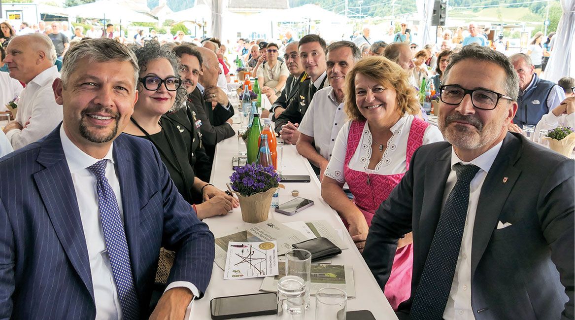 Viel Prominenz bei der Feier: LR Daniel Alfreider, LH Arno Kompatscher, BMin Verena Tröger, LH-Stv. Rosmarie Pamer, Alt-LH Luis Durnwalder, Ex-LR Richard Theiner.