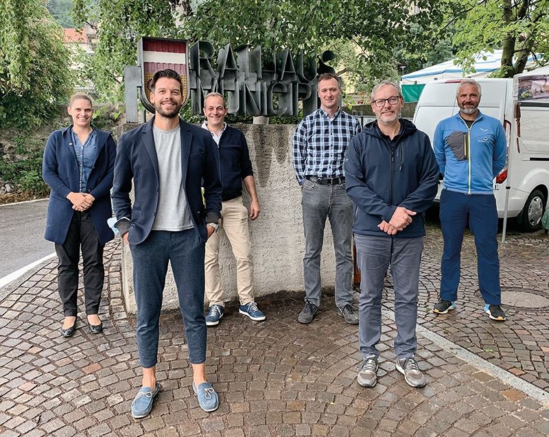 v. l.: Johann Zwick (hds-Ortsobmann), Harald Schuster (hds Ortsgruppe Mals und hds BZA), Karin Meister (Bezirksleiterin), Dietmar Spechtenhauser (Bezirkspräsident), BM Josef Thurner, Referent Andreas Pobitzer
