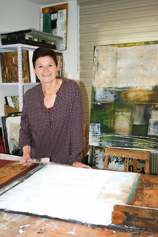 Annegret Polin, genannt Anne, geboren 1969, lebt, arbeitet und malt in Prad am Stilfserjoch. Ihre abstrakten  Acrylbilder in verschiedenen Größen haben eine besondere Ausstrahlung. Beim Betrachten der Bilder lässt sich immer wieder Neues entdecken.
