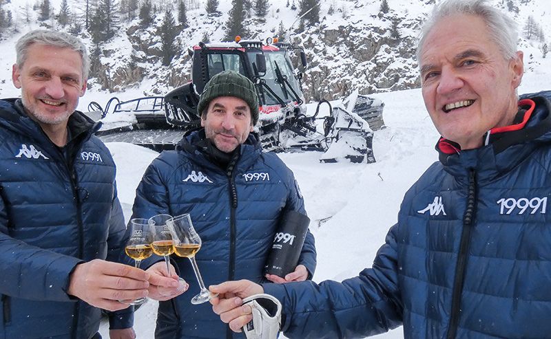 v. l.: Stefan Hütter, Marketing Verantwortlicher der Alpin Arena Schnals , Manfred Waldner, Direktor Tourismusgenossenschaft Schnalstal, Albert Pixner, Verkaufsleiter der Rizzi Group Latsch