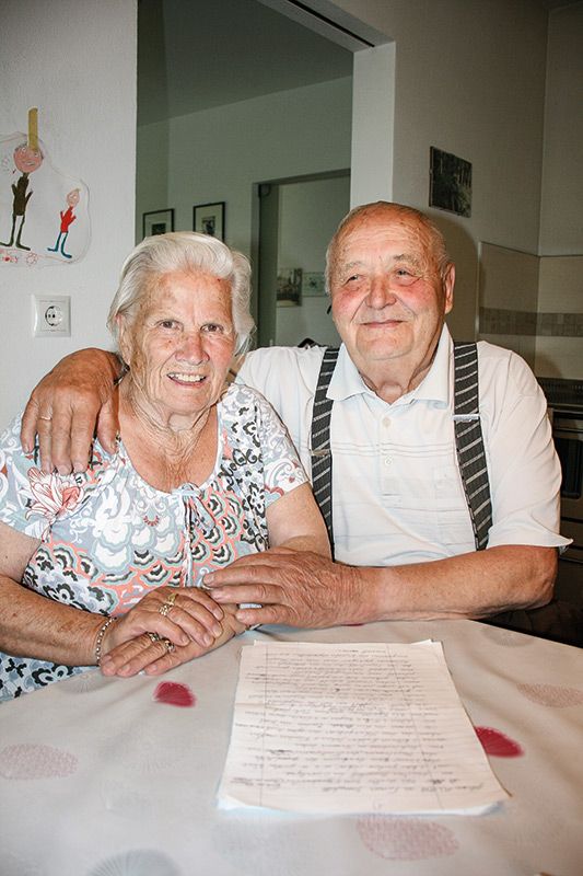 Maria Luise Blaas (Jg.1941) und Luis Telser (Jg.1938), genannt  „Thomahittler“ in ihrer gemütlichen Parterrewohnung in Schluderns. Sie haben zehn Enkelkinder und ein Urenkelkind. 