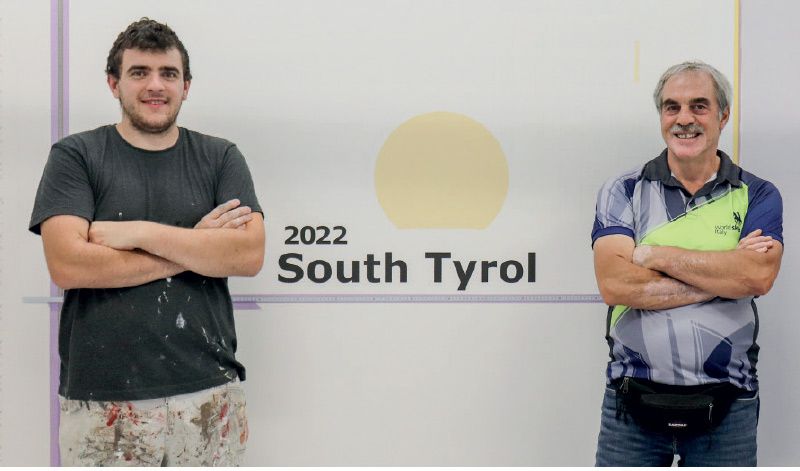 v. l. Manuel Kofler, Teilnehmer der „WorldSkills Competition 2022“ und Tutor Bruno Giongo