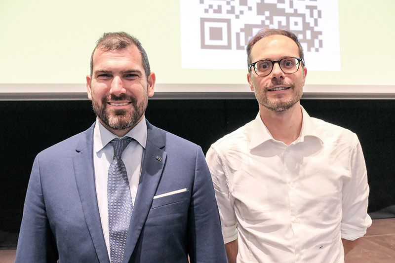 Guido Orzes (links im Bild) von der Universität Bozen und Marco Todescato vom Fraunhofer Institut sprachen über Künstliche Intelligenz. Sie berichteten über die vielen Anwendungsbereiche und Einsatzgebiete.