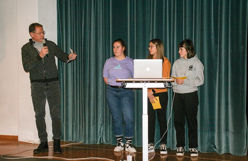 Direktor Werner Oberthaler (links) lobte den Einsatz der Schüler:innen