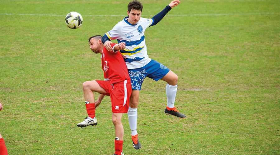 Goldrain (rot) kämpft in der 2. Amateurliga um Punkte