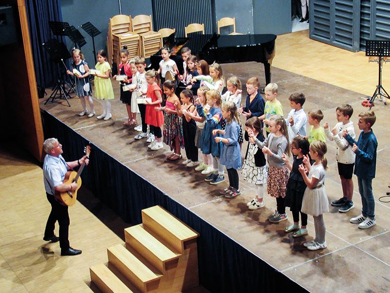 Der Auftritt der beiden Singklassen war ein Höhepunkt beim  Abschlusskonzert der Musikschule Schlanders.