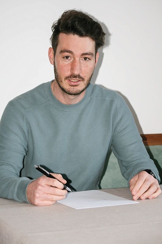 Martin Pinggera, geb. 1988,  Laatsch 2015 Abschluss Masterstudium Architektur in Innsbruck;  2016 – 2018 Mitarbeiter architectura La Chasa in Müstair 2018 Eintragung in die Kammer der Architekten 2019 Gründung Modunita architects SA,  2019 SIA Architekt (Schweizerischer Ingenieur- und  Architektenverein)