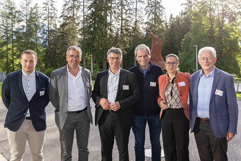 Südtiroler beim Tiroler Handelsforum: v. l. Aaron Penn (Eurac Research), Heiko Hauser (Bürgermeister Schluderns), Andreas Mair am Tinkhof (Raiffeisenverband), Josef Bernhart (Eurac Research), Katrin Trafoier (Präsidentin Eventdienstleister und Veranstalter im hds) und Peter Trafojer (Vize-Bürgermeister Schluderns).