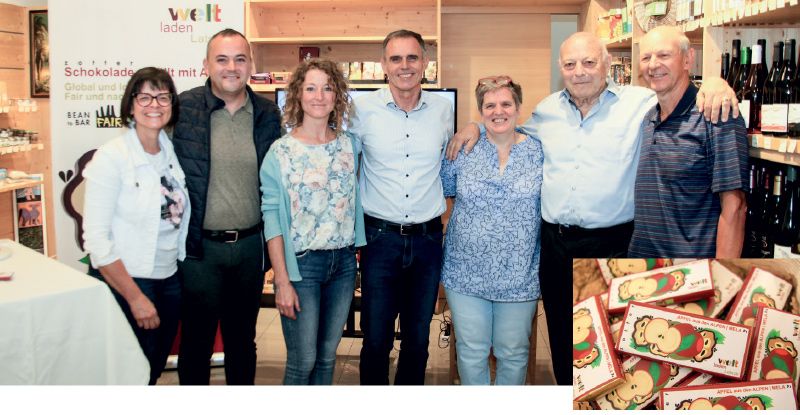 v. l.: Birgit Theiner, BM Mauro Dalla Barba, Brigitte Gritsch, Richard Theiner, Doloroes Stecher, Alt-LH Luis Durnwalder und Engelbert Fischer bei der Schokoladenvorstellung in Latsch