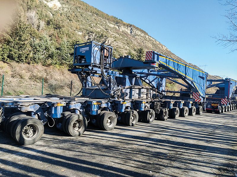 76 Meter langer Sondertransport für die Umspannkabine in Nauders für den Interconnector A-I über den Reschen