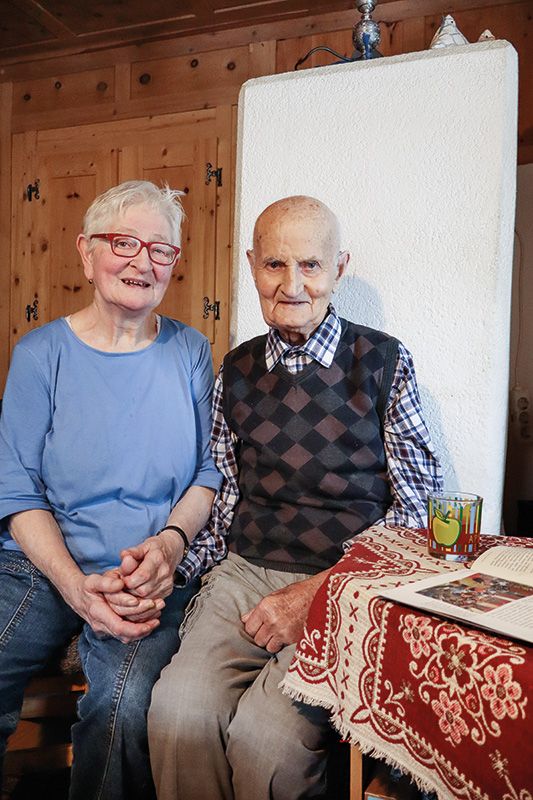 Agnes Moser, Jg. 1950 und Herbert Pinggera Jg. 1933 teilen auf dem Bergbauerhof „Fragges“ bei Stilfs seit 56 Jahren Freud und Leid
