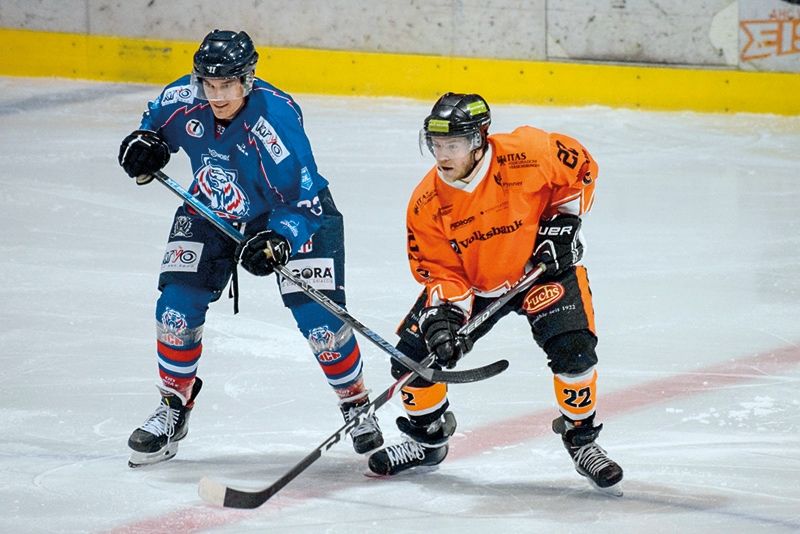 Nach langer Zwangspause bestritten die Eisfix (rechts im Bild Daniel Oberfriniger) Mitte Jänner wieder ein Match