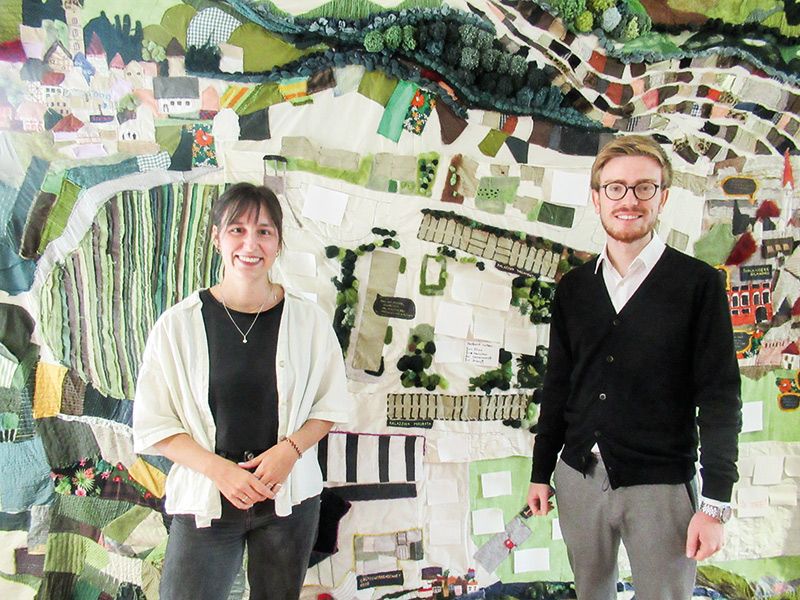 Gina Braun und Michael Rollmann von der Universität Wien arbeiten an ihrer Masterarbeit zum Thema Revitalisierung eines Kasernenleerstands. Im Rahmen der EU-Projektmesse präsentierten sie ihre Ergebnisse. 