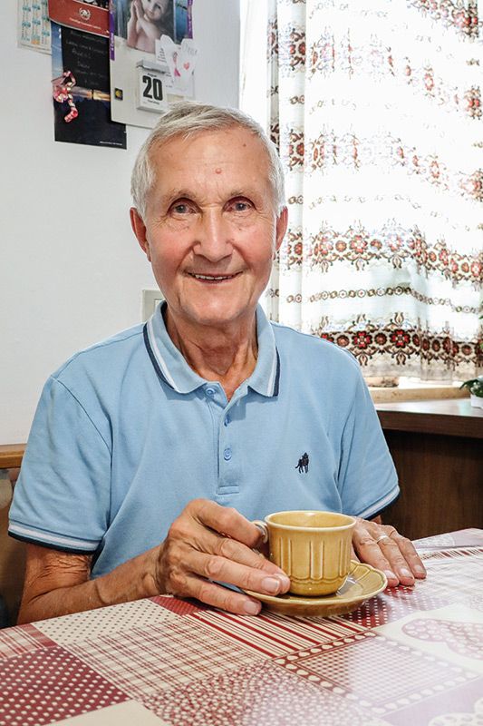 Hans Weissenhorn, geboren 1943 in Glurns, lebt in Uckfield in Südengland. Seine Frau starb 2012 an einem Herzinfarkt. Er hofft, dass nach seinem Sohn auch sein 12-jähriger Enkel das Unternehmen „Mister Clean“ weiterführen wird.   
