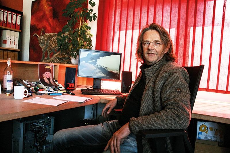 Horst Eberhöfer zeigt den Film im Büro seines Malerbetriebes  in Prad. Als nächstes Projekt plant er eine Arktis-Expedition. Dort will er Polarfüchse in ihren Lebensräumen fotografieren.