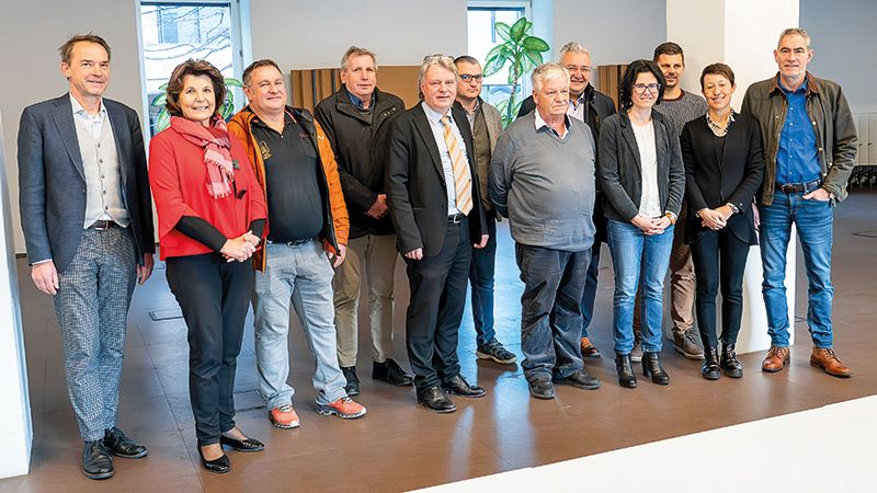 Nationalpark in die Zukunft tragen: Landesrätin Maria Hochgruber Kuenzer (2.v.l.) mit den Bürgermeistern und Bürgermeisterinnen der Parkgemeinden im Südtiroler Teil des Nationalparks Stilfserjoch sowie mit Ressortdirektor Frank Weber (1.vl.), Abteilungsdirektorin Virna Bussadori (2.v.r.) und Amtsdirektor Hanspeter Gunsch (1.v.r.).