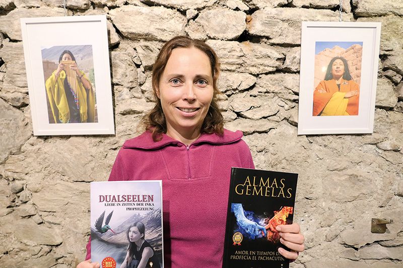 Elisa Anardu aus Vetzan (Künstlernamen Zara Elisa) lebt seit 2016 in Uruguay und hat in Spanisch, Deutsch und Italienisch ein Buch über die Weisheit und die Prophezeiung der Inkas geschrieben.