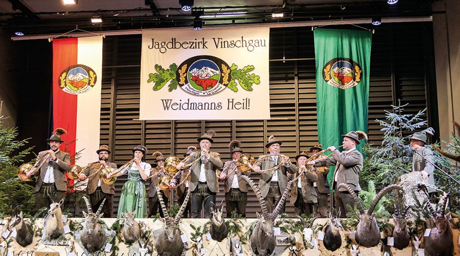 Bei der Eröffnungsfeier der Hegeschau 2026 spielten die Grauner Jagdhornbläser Hirschruf.
