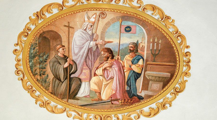 Das Deckengemälde, welches die Taufe Chlodwigs durch den hl. Remigius zeigt. (Foto Peter Tscholl)