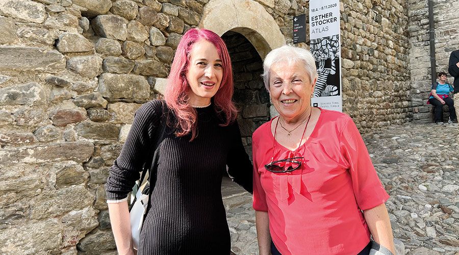 und mit Mama Klara bei der Ausstellungseröffnung